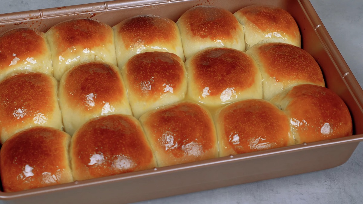 Hawaiian sweet rolls as side dish